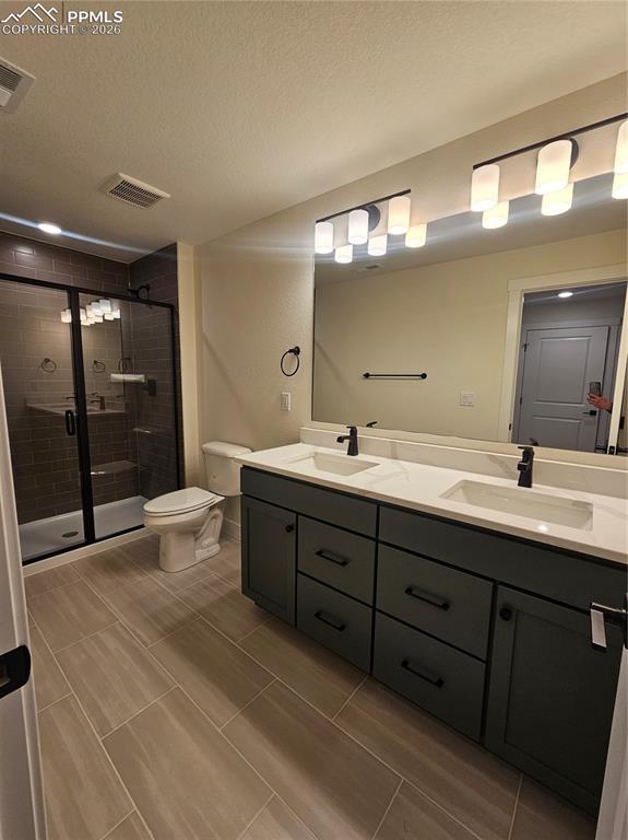 Image 25 of 25: Bathroom