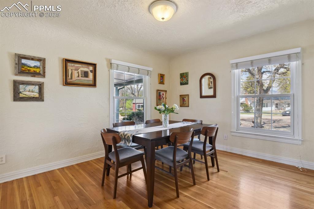 Image 11 of 40: Dining Area