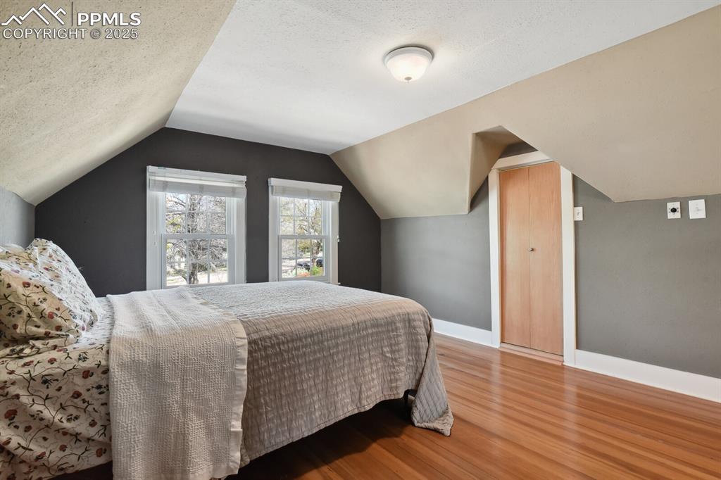 Image 20 of 40: Bedroom