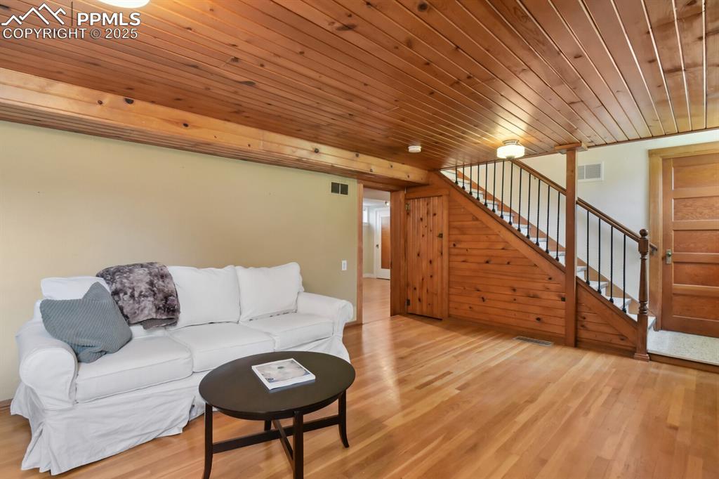 Image 24 of 40: Living Room