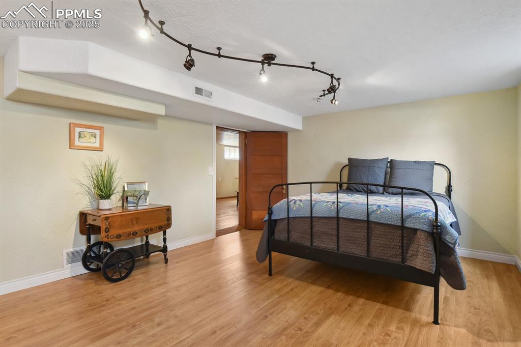 Image 28 of 40: Bedroom