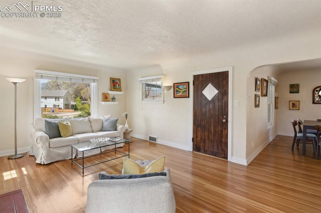 Image 4 of 40: Living Room