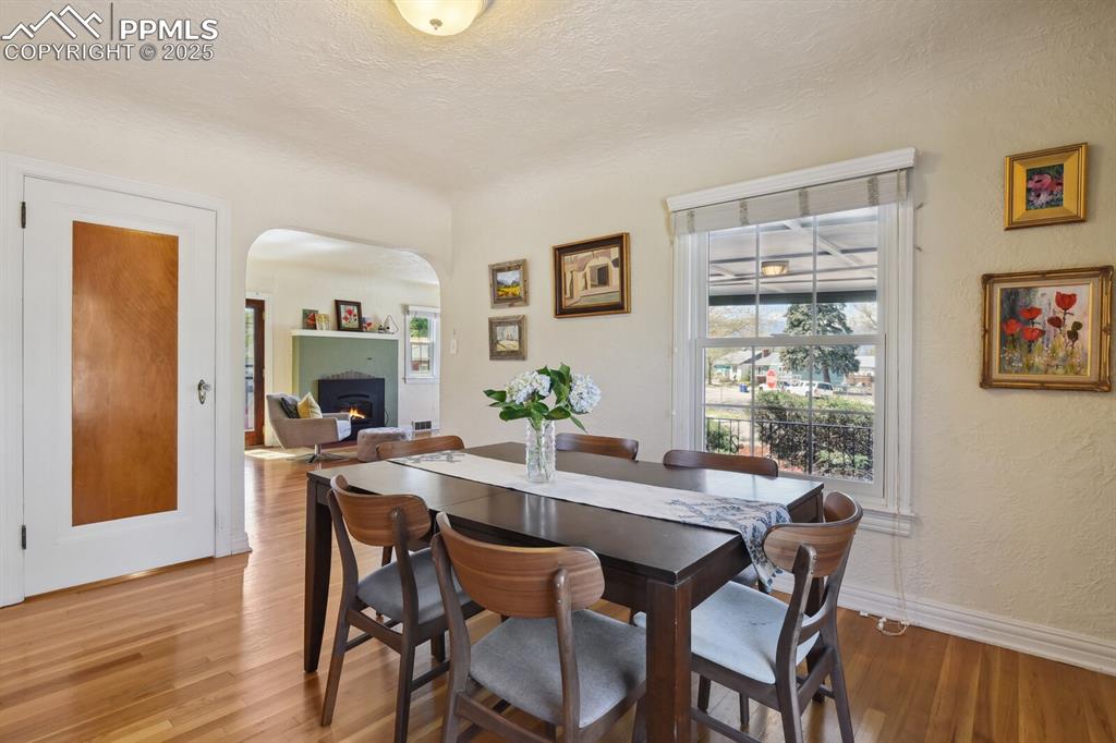 Image 9 of 40: Dining Area