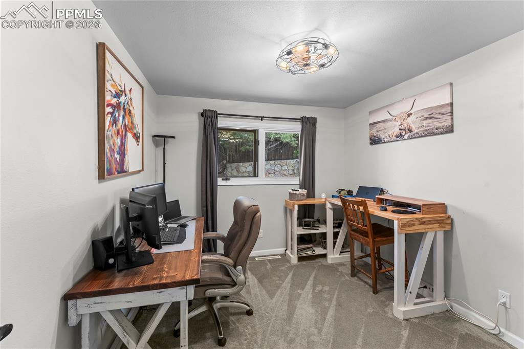 Image 10 of 17: Office