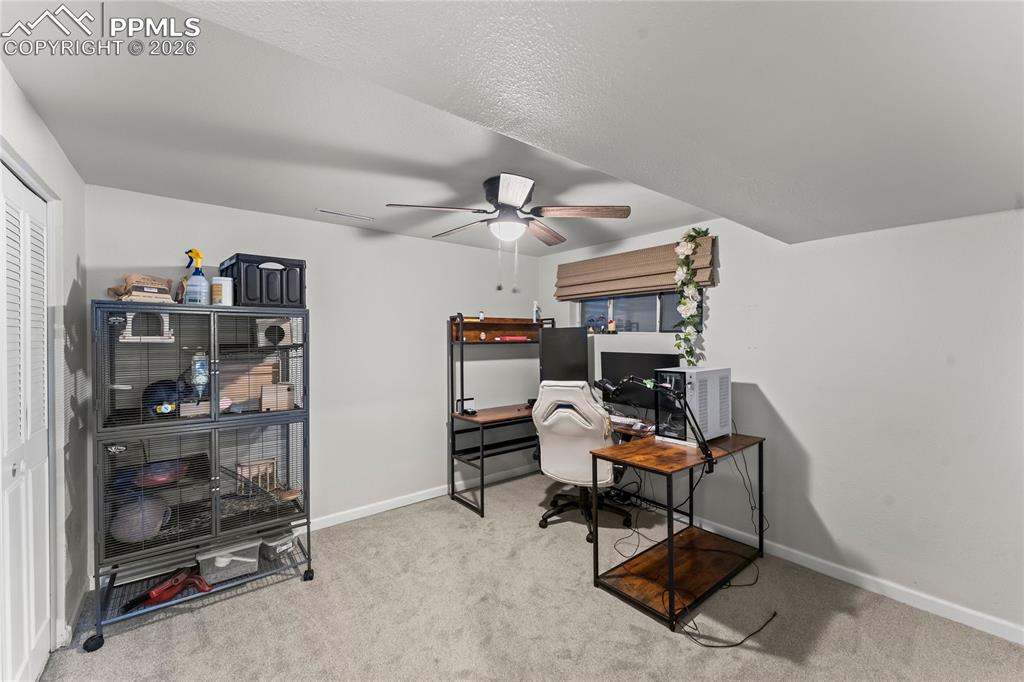 Image 13 of 17: Office