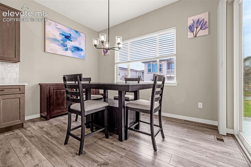 Image 15 of 47: Dining Area