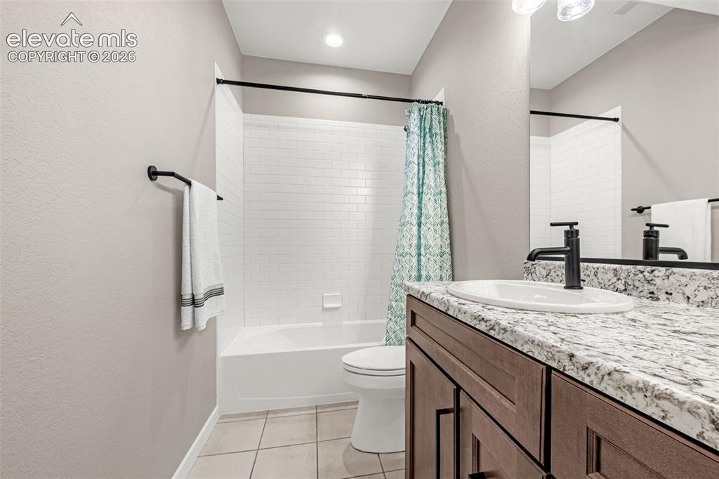 Image 26 of 47: Bathroom