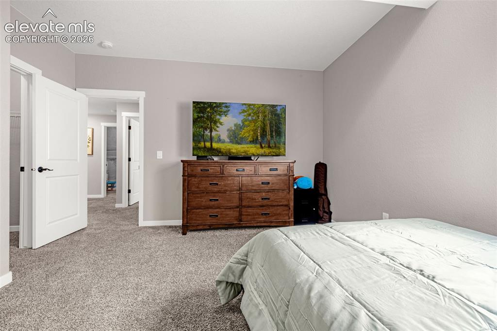 Image 31 of 47: Bedroom
