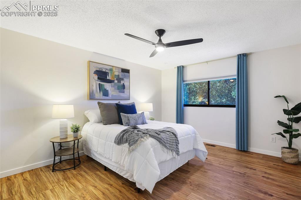 Image 12 of 29: Bedroom