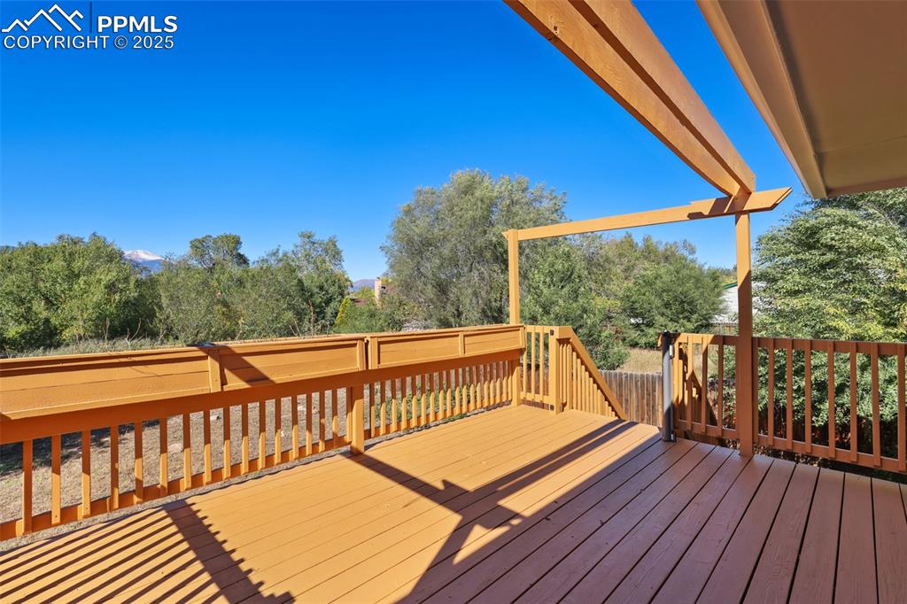 Image 27 of 29: Deck