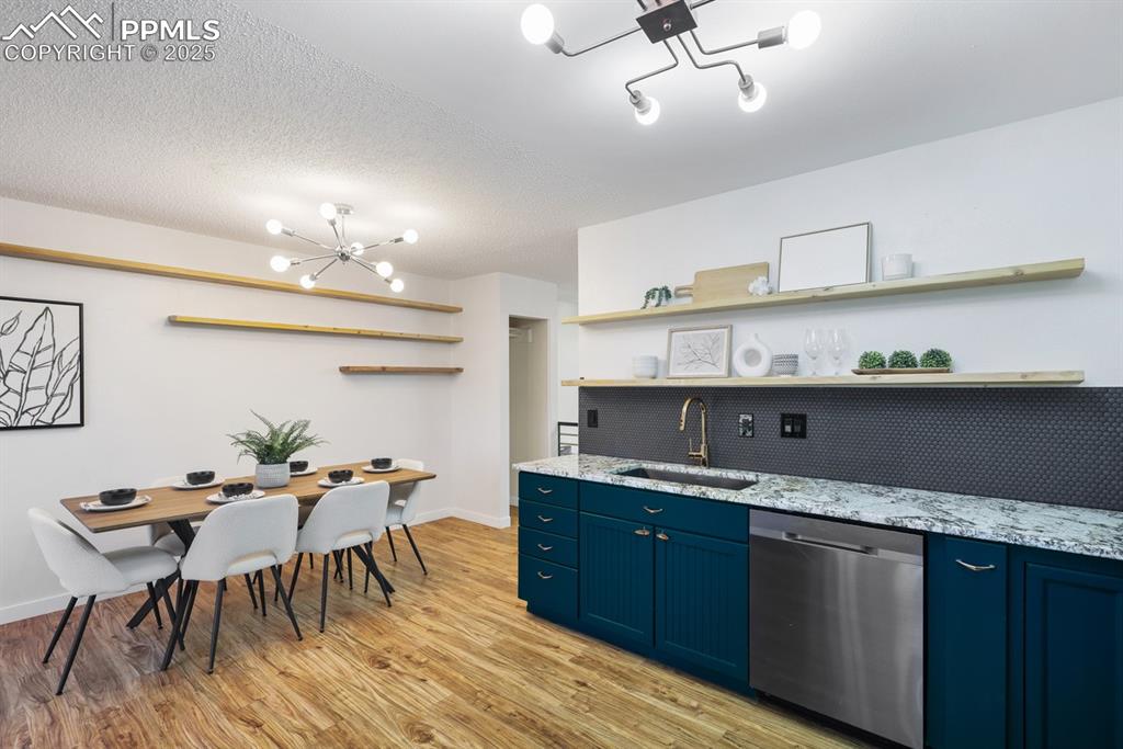 Image 8 of 29: Kitchen