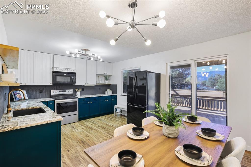 Image 9 of 29: Kitchen