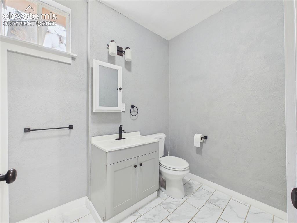 Image 14 of 26: Bathroom