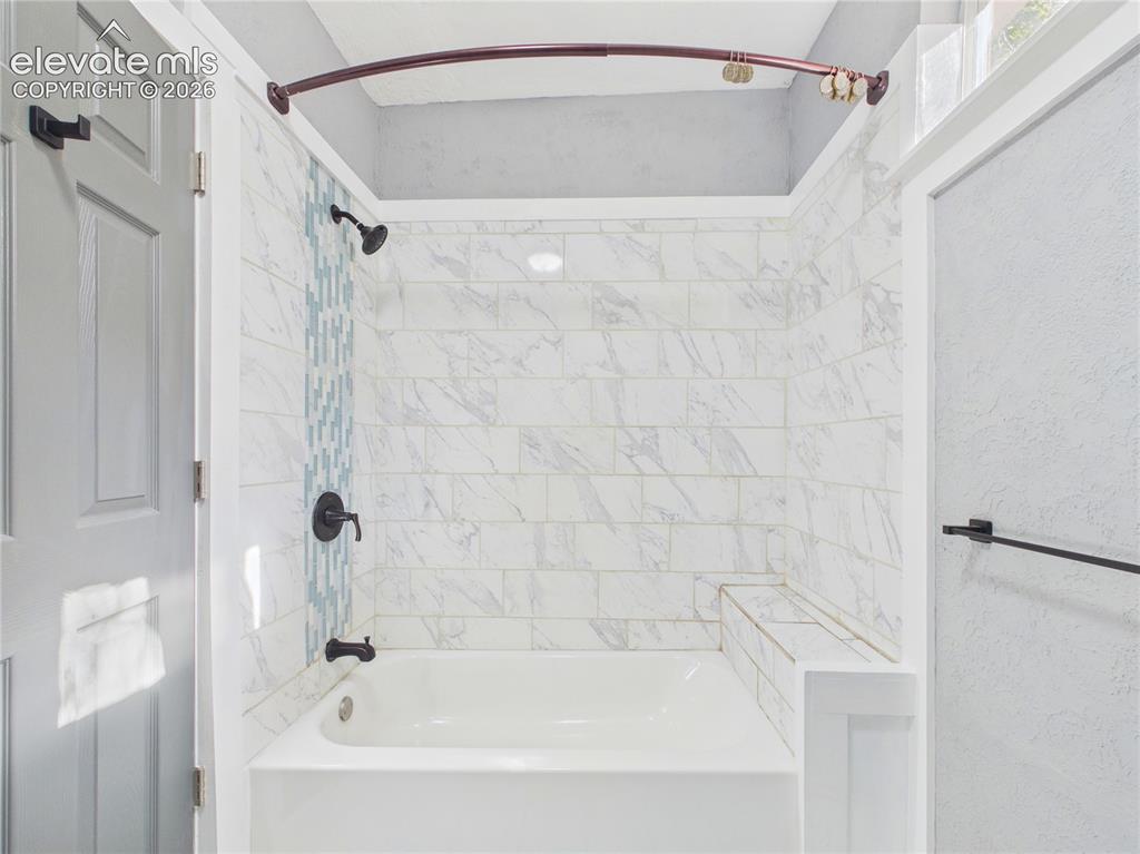 Image 15 of 26: Bathroom