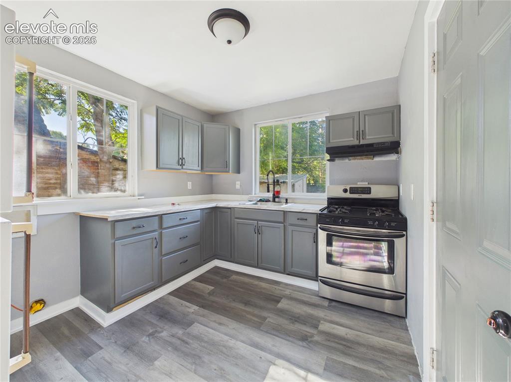 Image 16 of 26: Kitchen