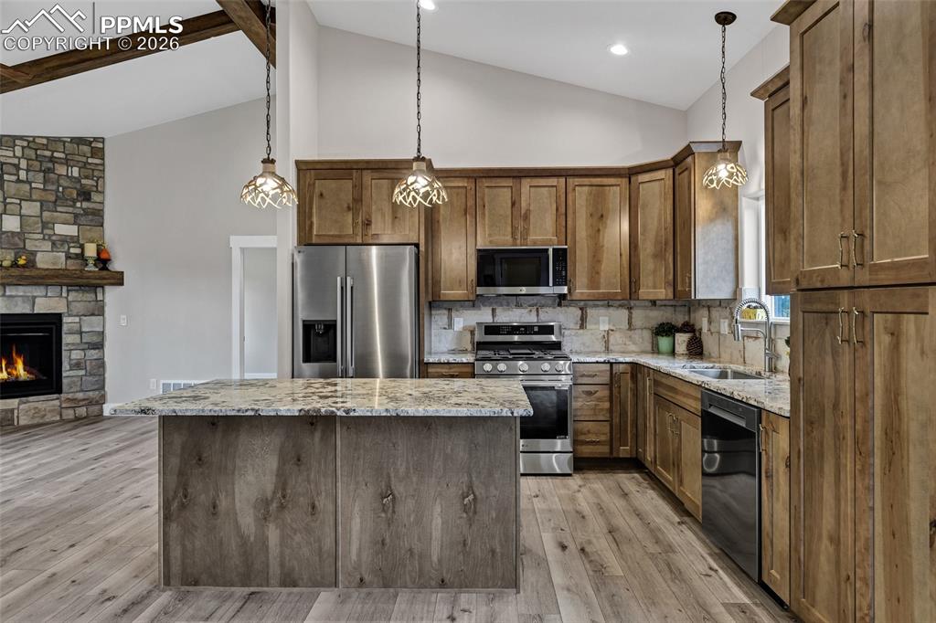 Image 13 of 41: Kitchen