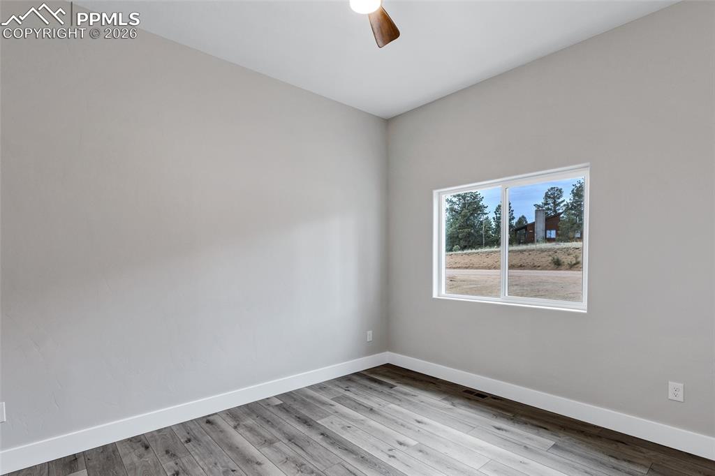 Image 17 of 41: Kitchen