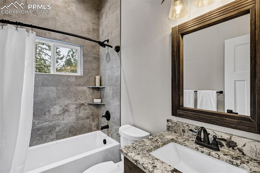 Image 21 of 41: Bedroom