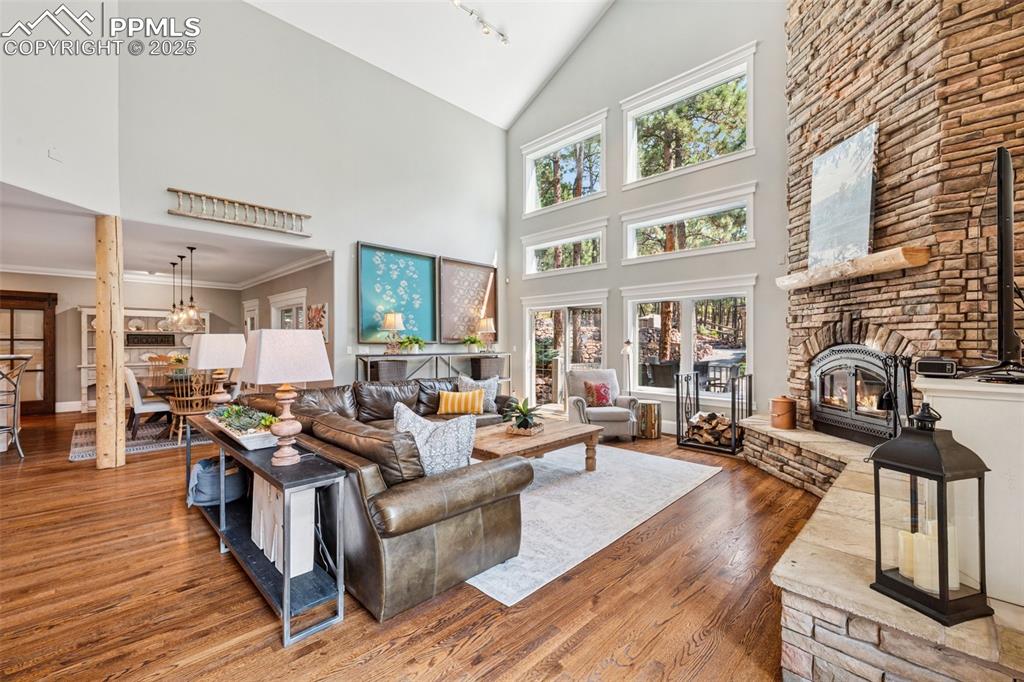 Image 11 of 50: Living Room