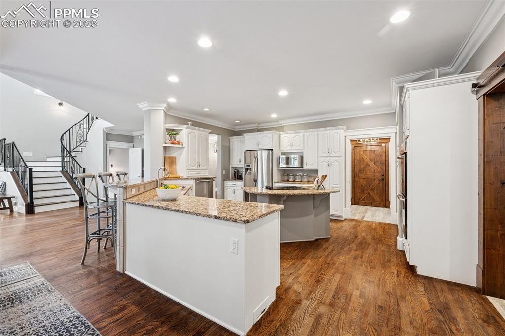 Image 16 of 50: Kitchen