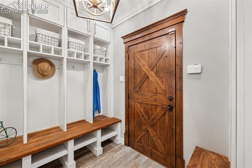 Image 19 of 50: Mud Room