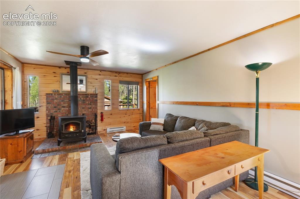 Image 11 of 25: Living Room