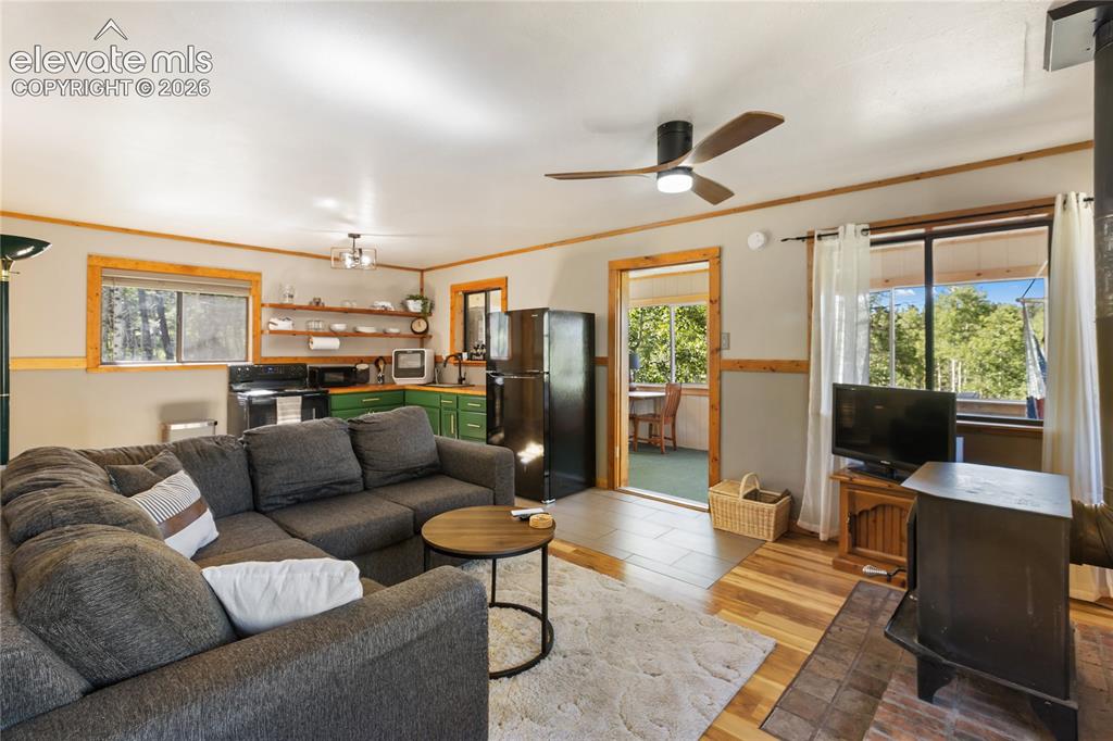 Image 12 of 25: Living Room