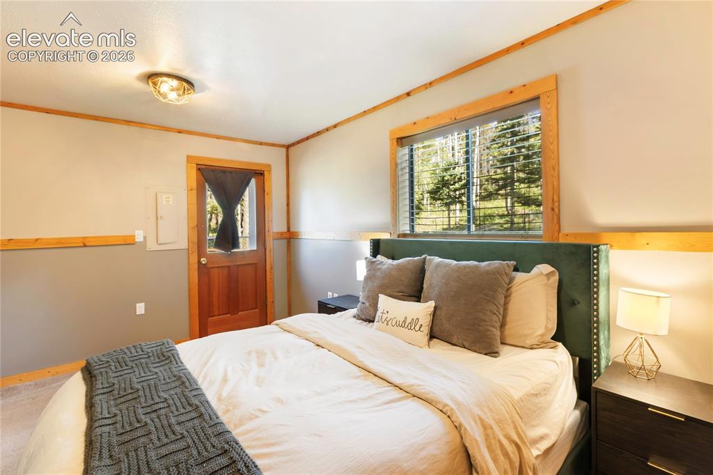 Image 14 of 25: Bedroom