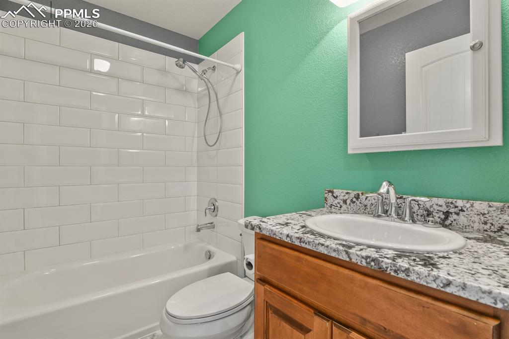 Image 25 of 37: Bathroom