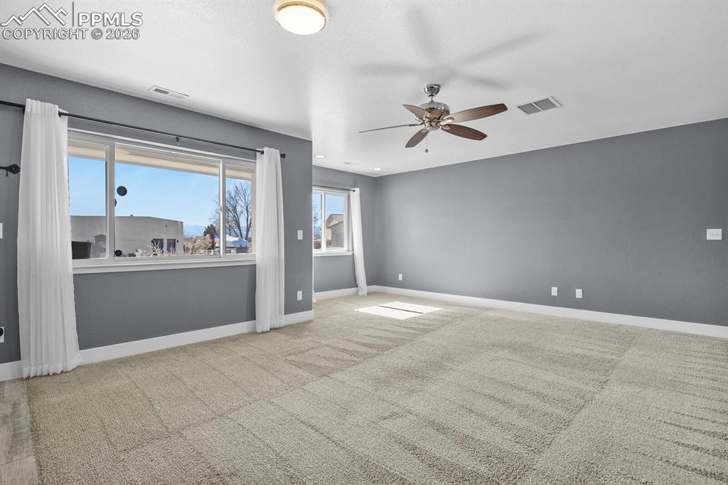 Image 4 of 37: Living Room