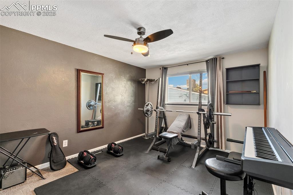 Image 14 of 32: Upstairs bedroom #1