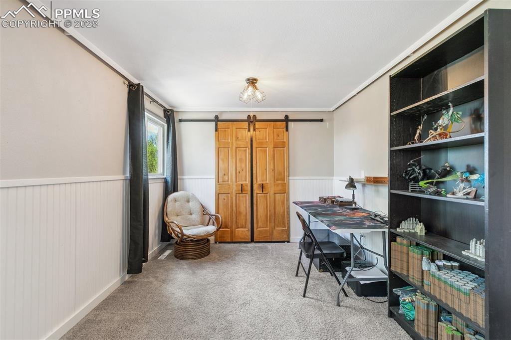 Image 18 of 32: Upstairs bedroom #2