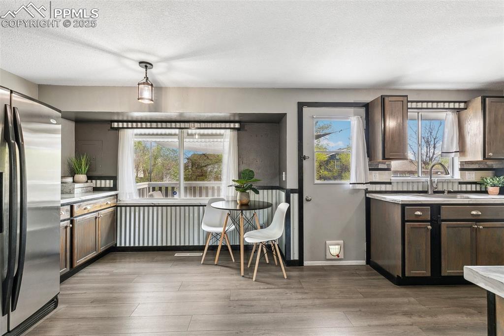 Image 8 of 32: Kitchen