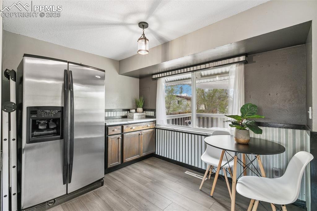 Image 9 of 32: Kitchen