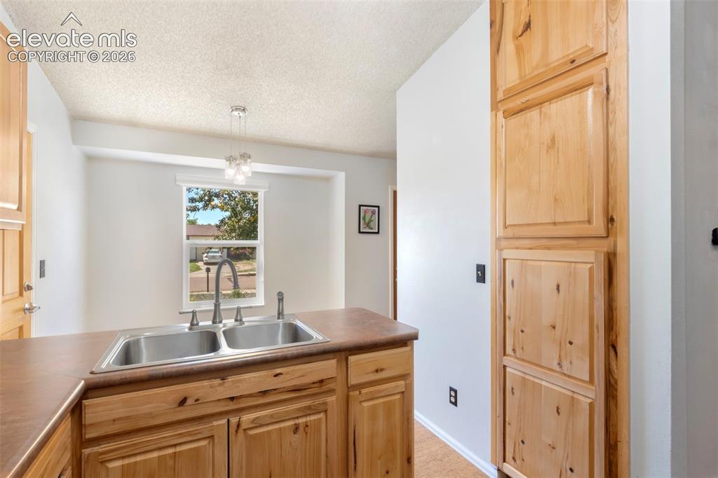 Image 11 of 36: Kitchen