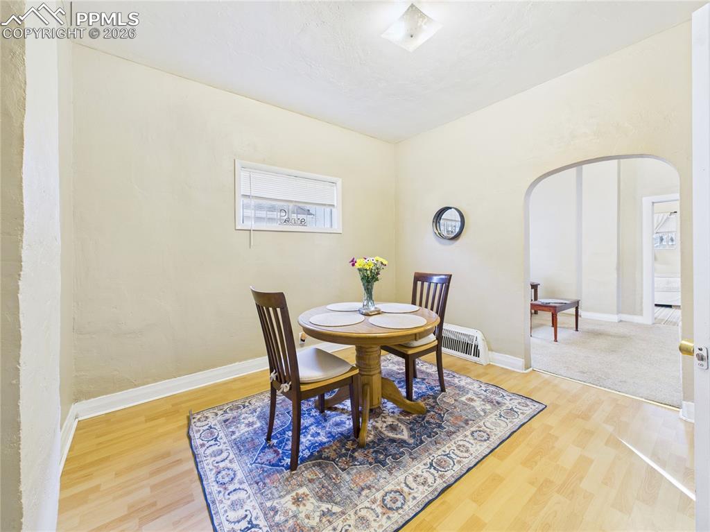 Image 11 of 33: Dining Area