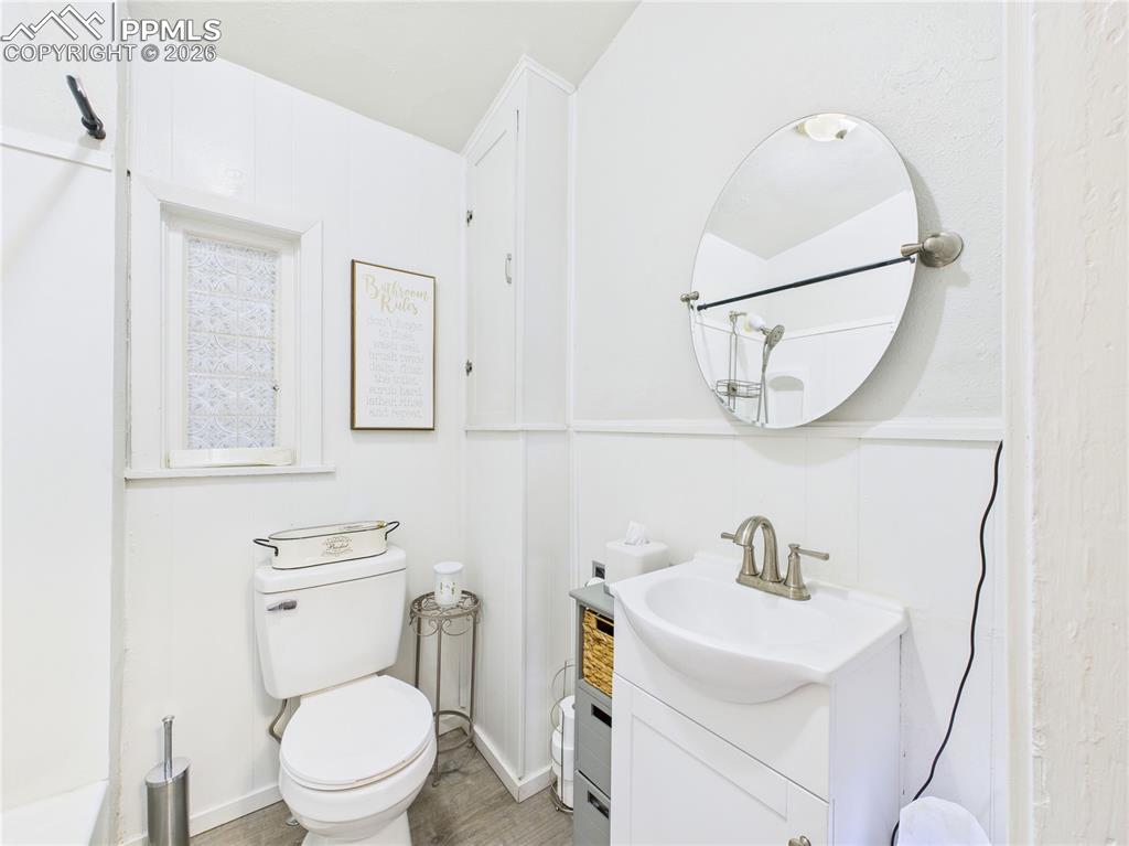 Image 13 of 33: Bathroom