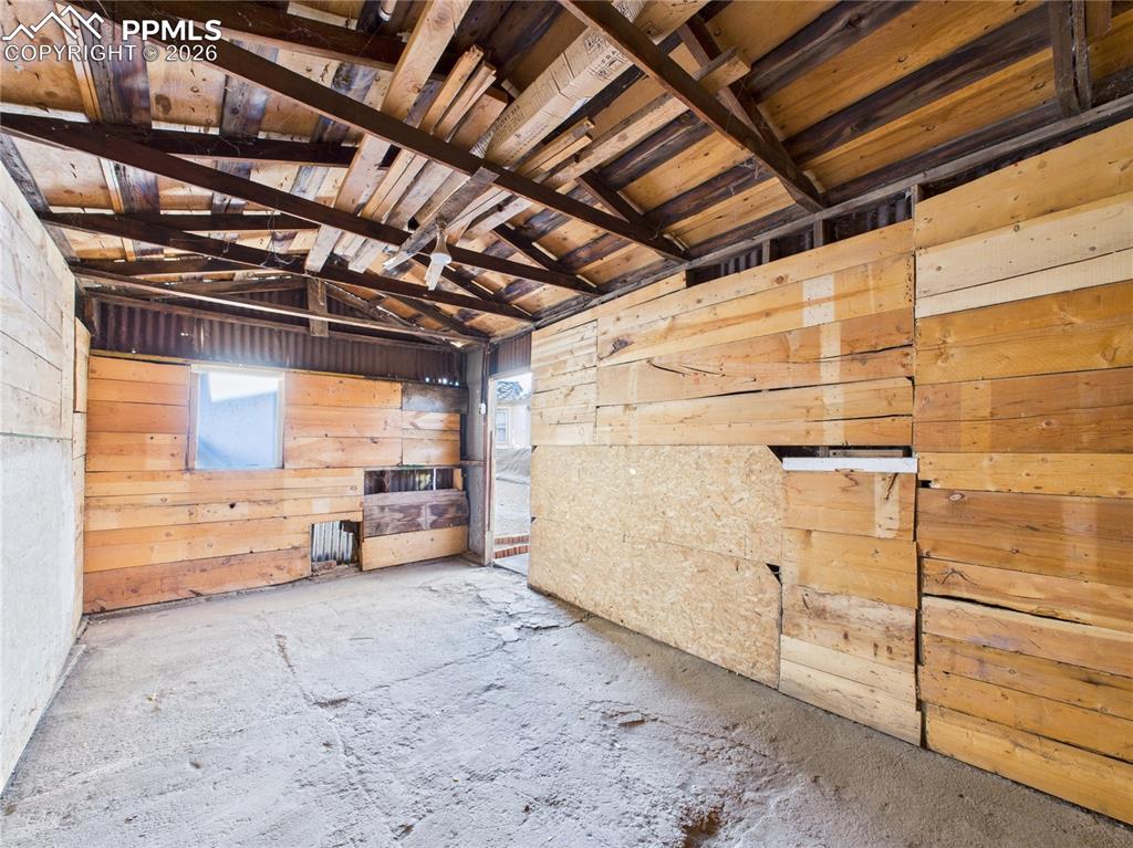 Image 29 of 33: Stable