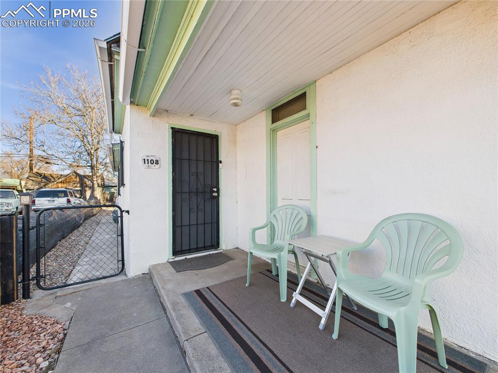 Image 3 of 33: Entry