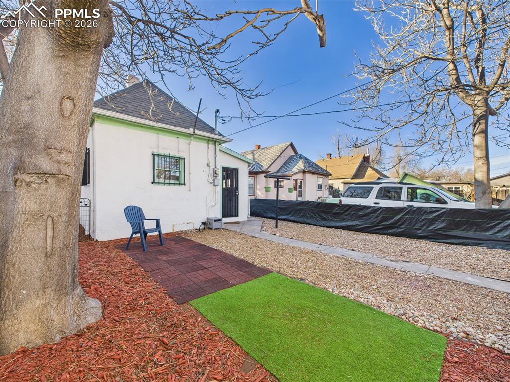 Image 31 of 33: Yard