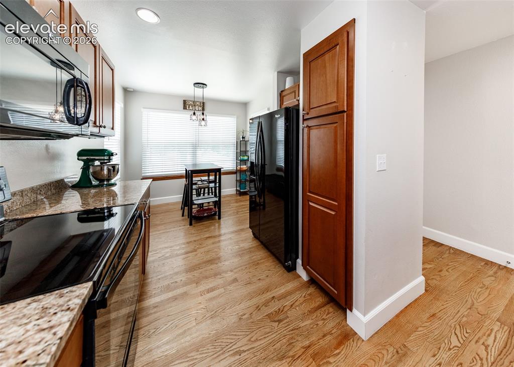 Image 10 of 48: Kitchen