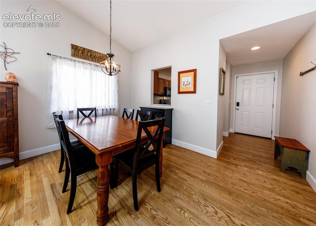 Image 13 of 48: Dining Area