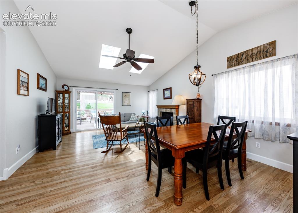 Image 14 of 48: Dining Area