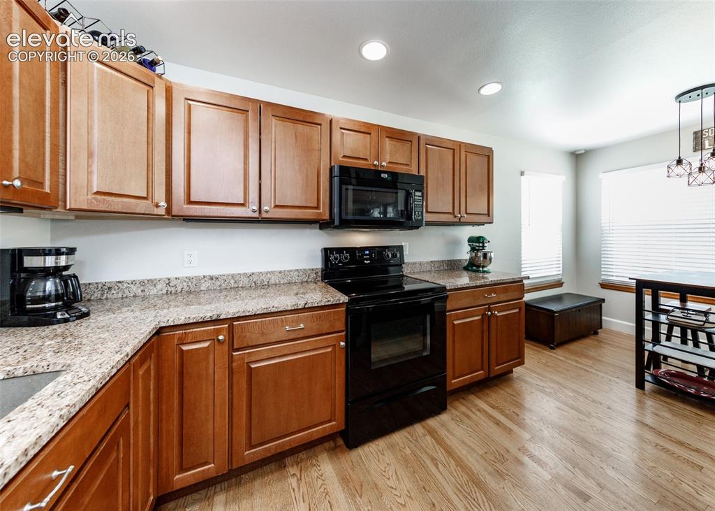 Image 8 of 48: Kitchen