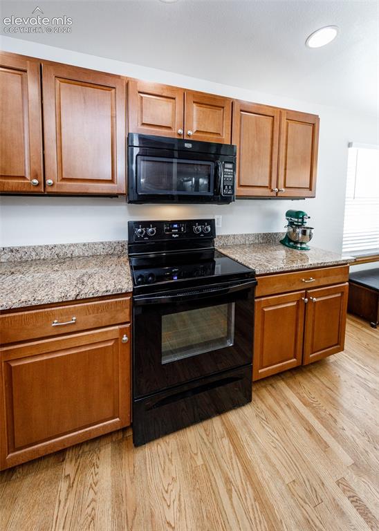 Image 9 of 48: Kitchen