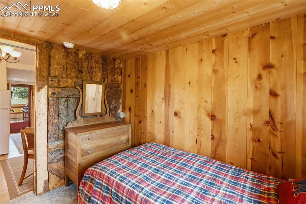 Image 20 of 34: Bedroom