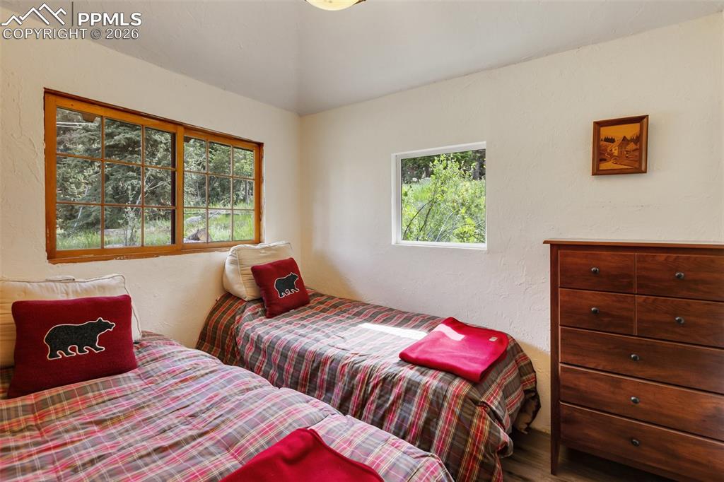 Image 21 of 34: Bedroom