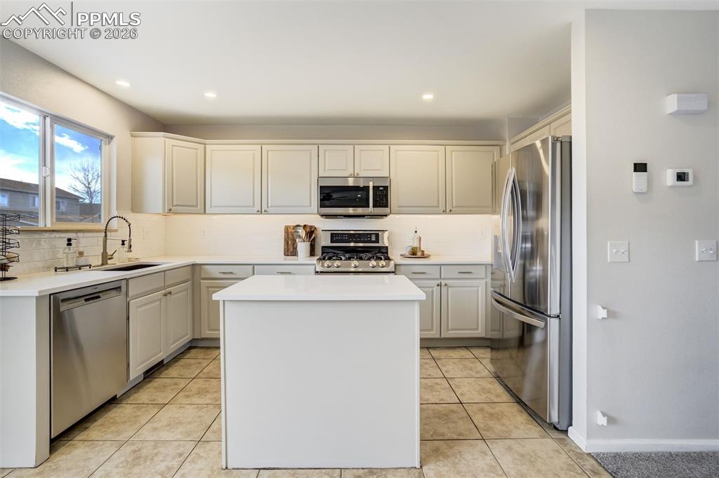 Image 10 of 49: Kitchen