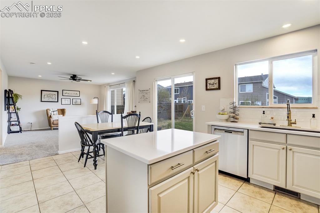 Image 13 of 49: Kitchen