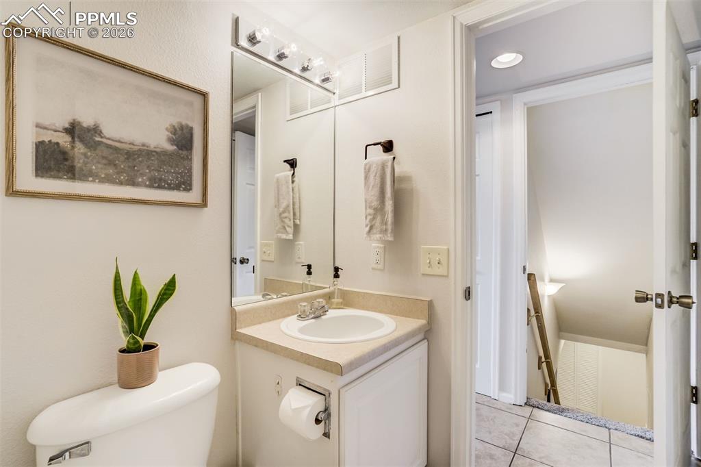 Image 18 of 49: Bathroom